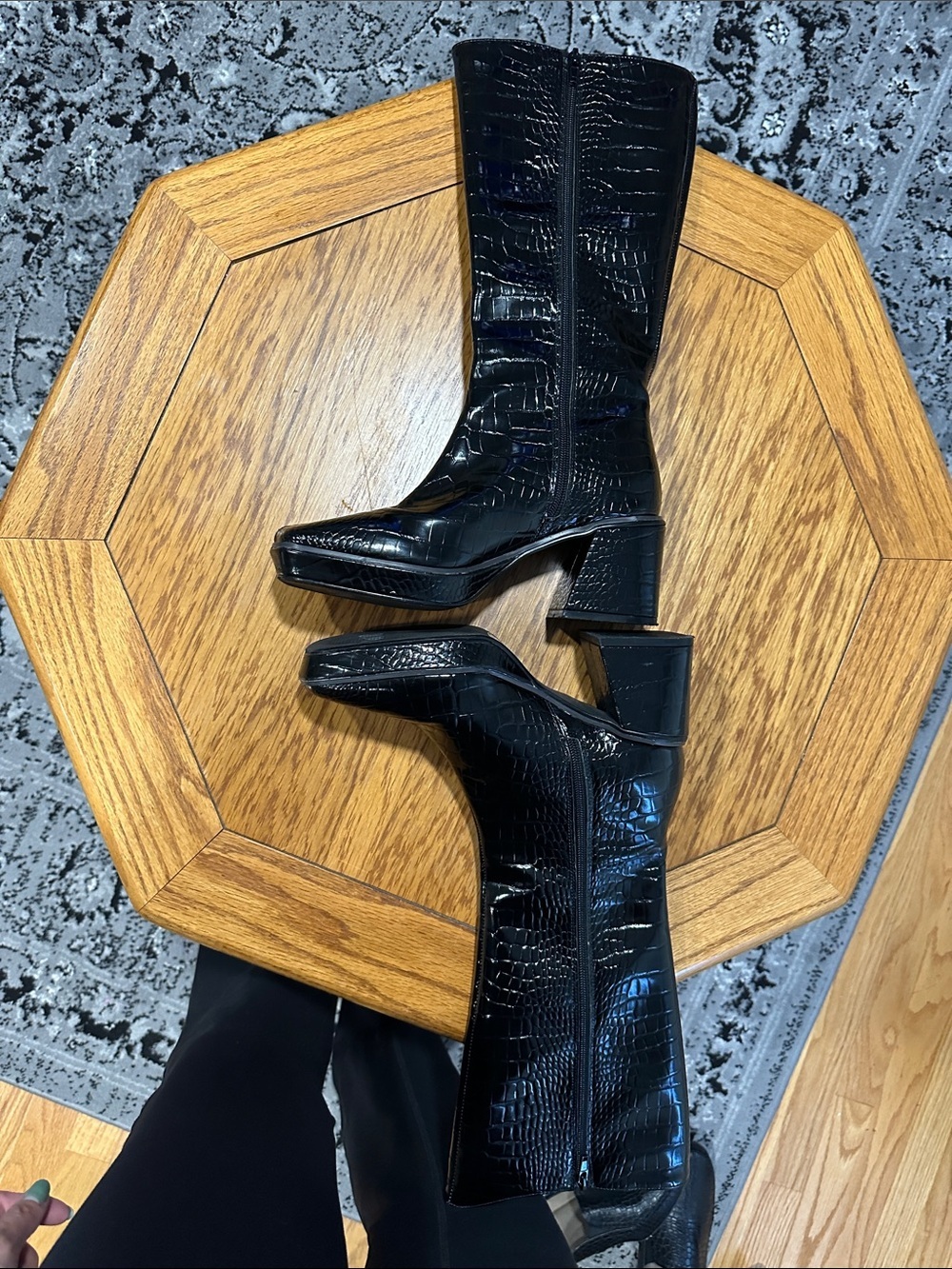 *URBAN OUTFITTERS* Black Croc-Embossed Mid-Calf Block Heel Boots Size 39 - Picture 10 of 11